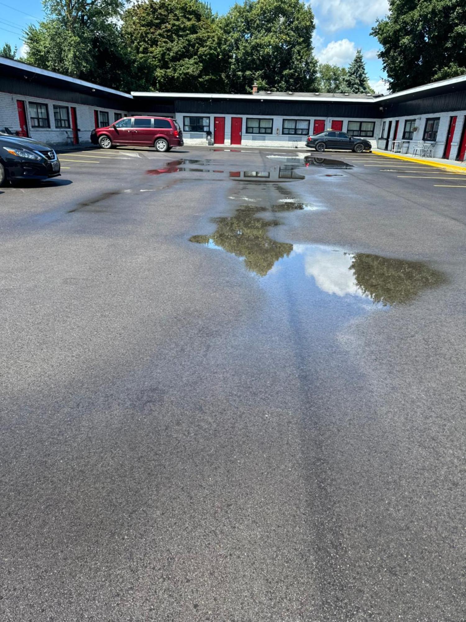 Crestwood Motel Burlington Exterior photo