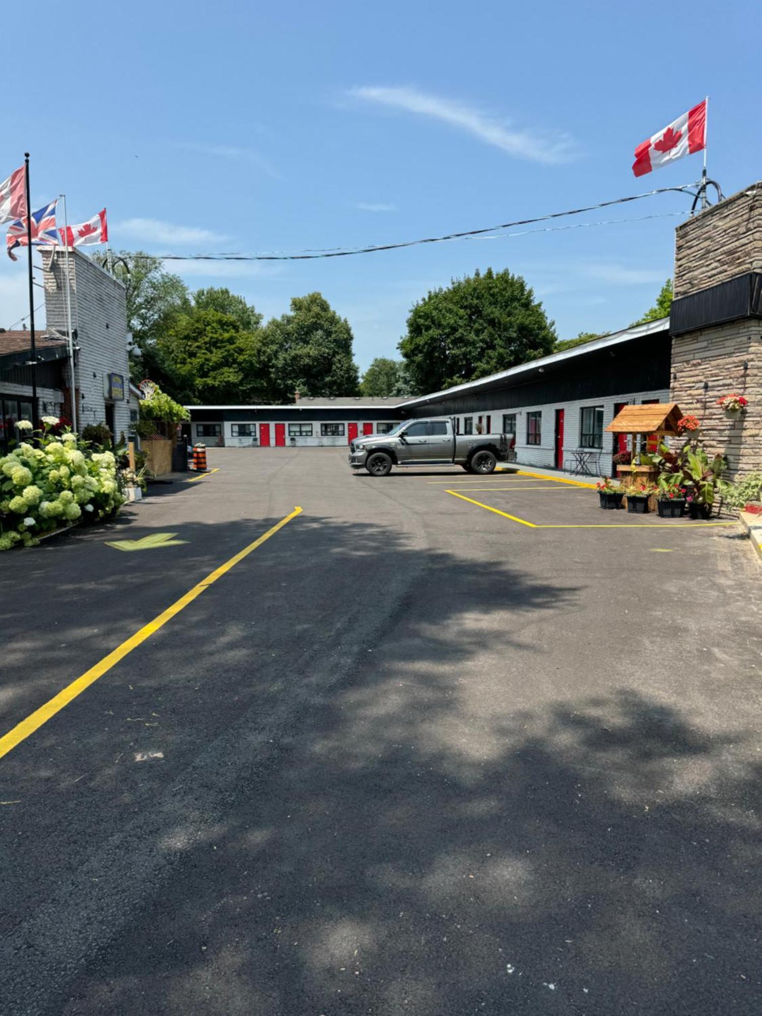 Crestwood Motel Burlington Exterior photo
